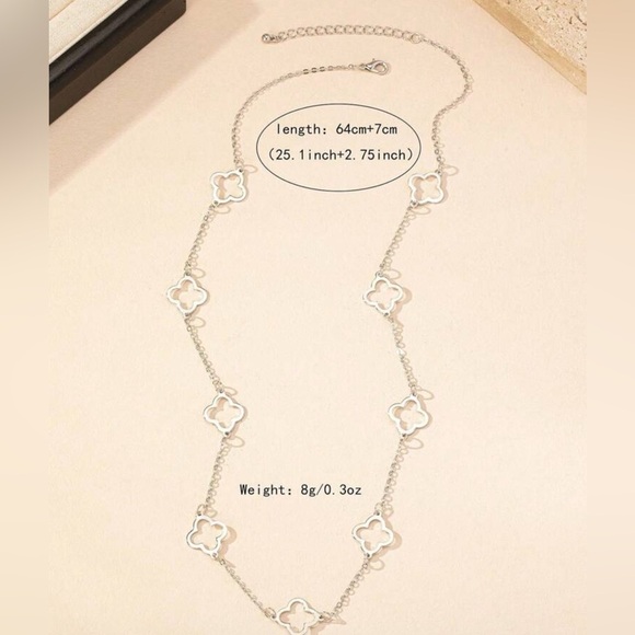 Elegant Clover Silver Floral Necklace - Picture 4 of 4